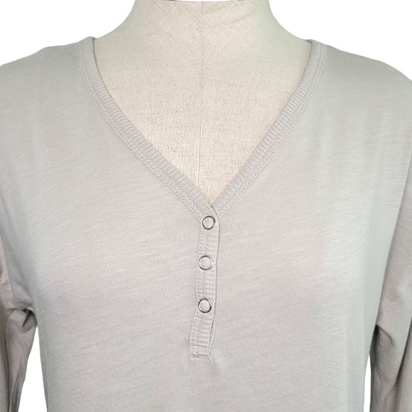 Lou & Grey Softserve Slub Relaxed Fit Henley Top Women's Size XS Warm Gray Color - Picture 2 of 9